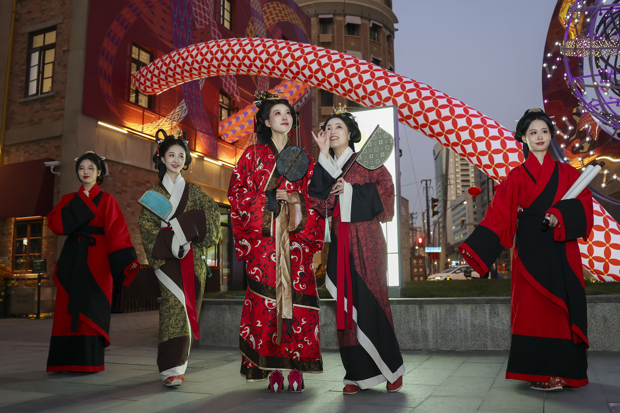 各地?fù)屪ラ_門紅　旅游經(jīng)濟(jì)有望保持高位